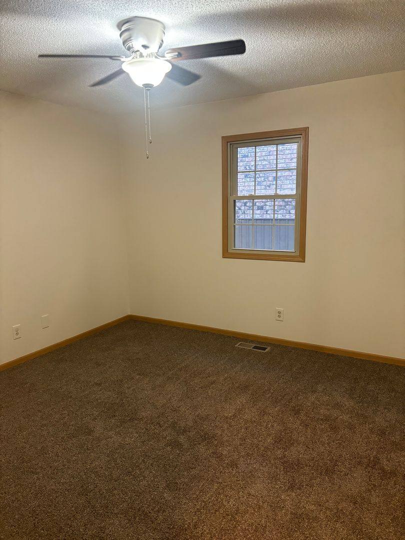 Apartment for rent at 508, 516, 517 Oakhurst Dr, Clinton, IA 52732