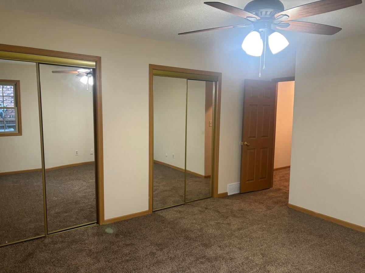 Apartment for rent at 508, 516, 517 Oakhurst Dr, Clinton, IA 52732