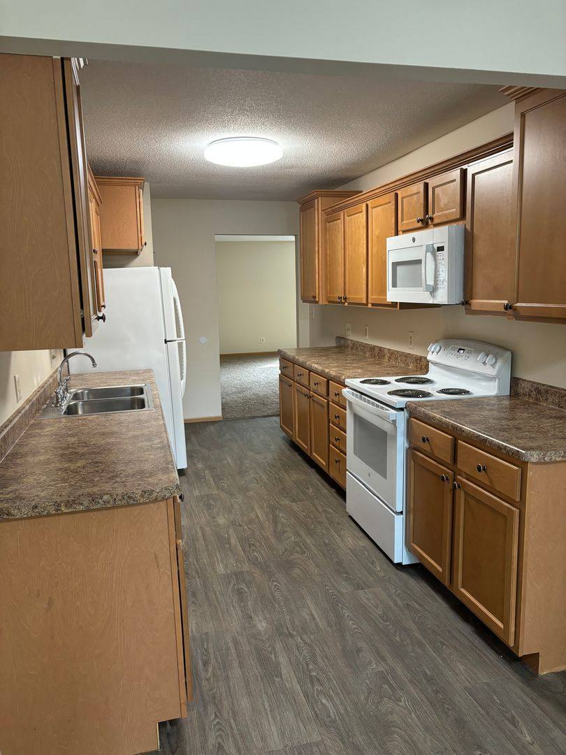 Apartment for rent at 508, 516, 517 Oakhurst Dr, Clinton, IA 52732