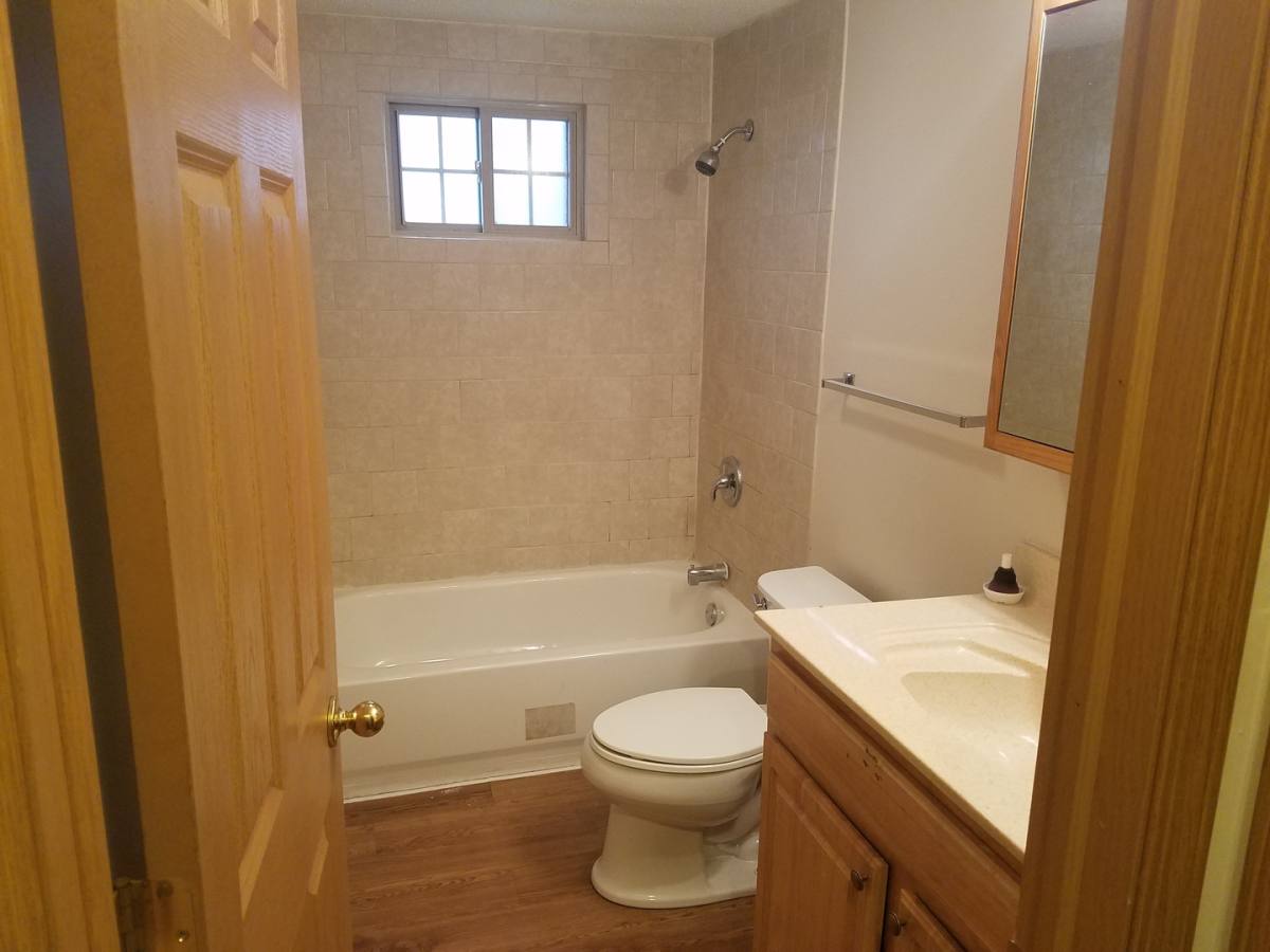 Apartment for rent at 508, 516, 517 Oakhurst Dr, Clinton, IA 52732
