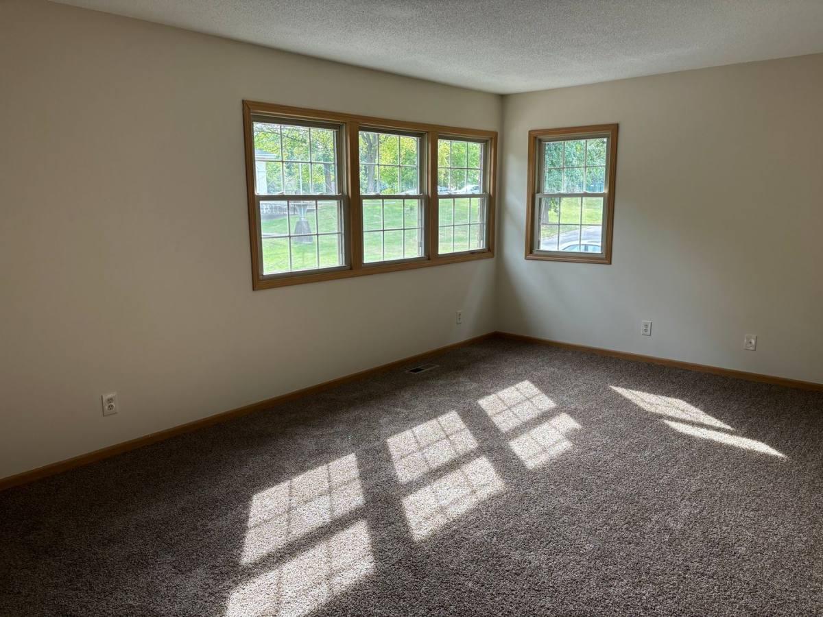 Apartment for rent at 508, 516, 517 Oakhurst Dr, Clinton, IA 52732