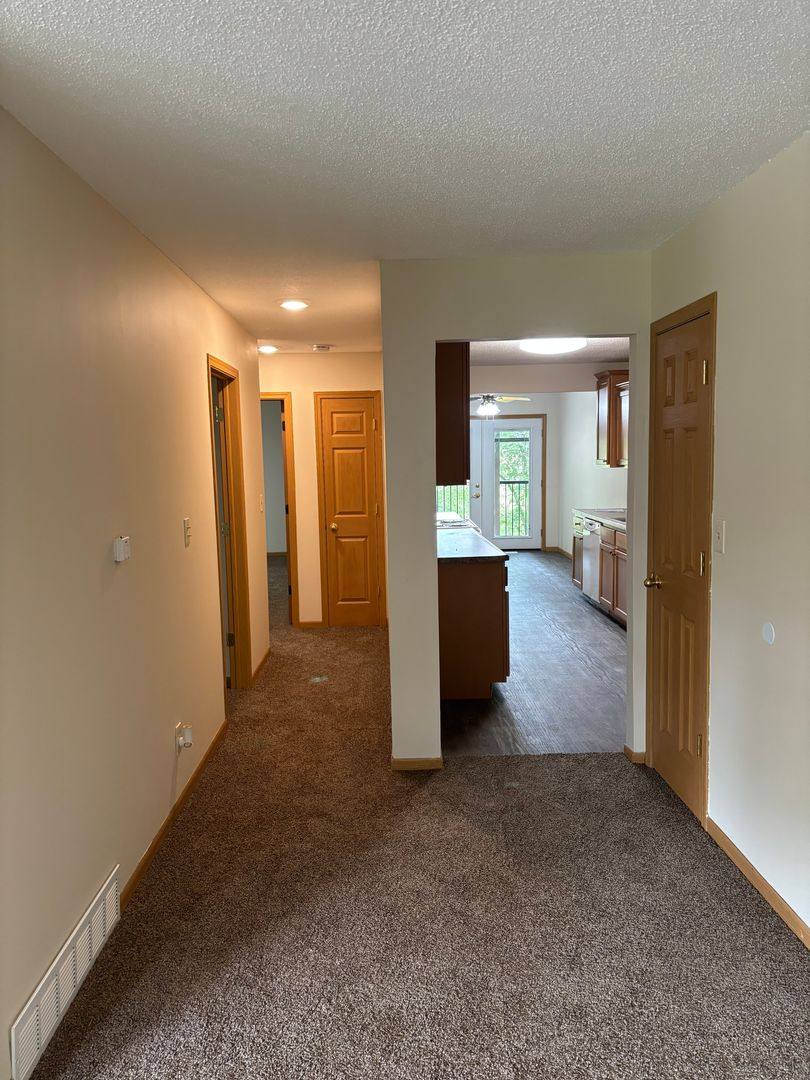 Apartment for rent at 508, 516, 517 Oakhurst Dr, Clinton, IA 52732