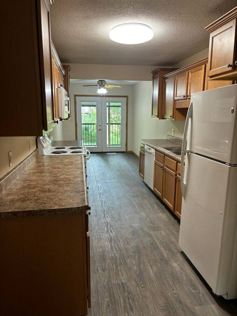 Apartment for rent at 508, 516, 517 Oakhurst Dr, Clinton, IA 52732
