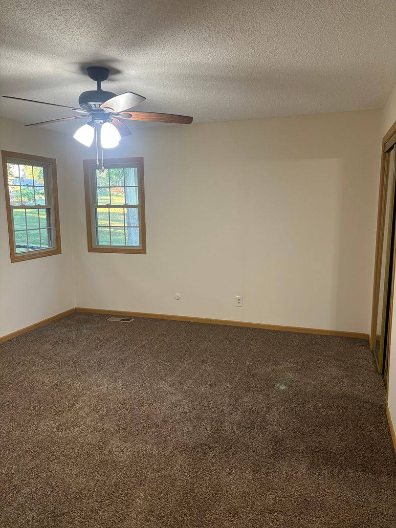 Apartment for rent at 508, 516, 517 Oakhurst Dr, Clinton, IA 52732