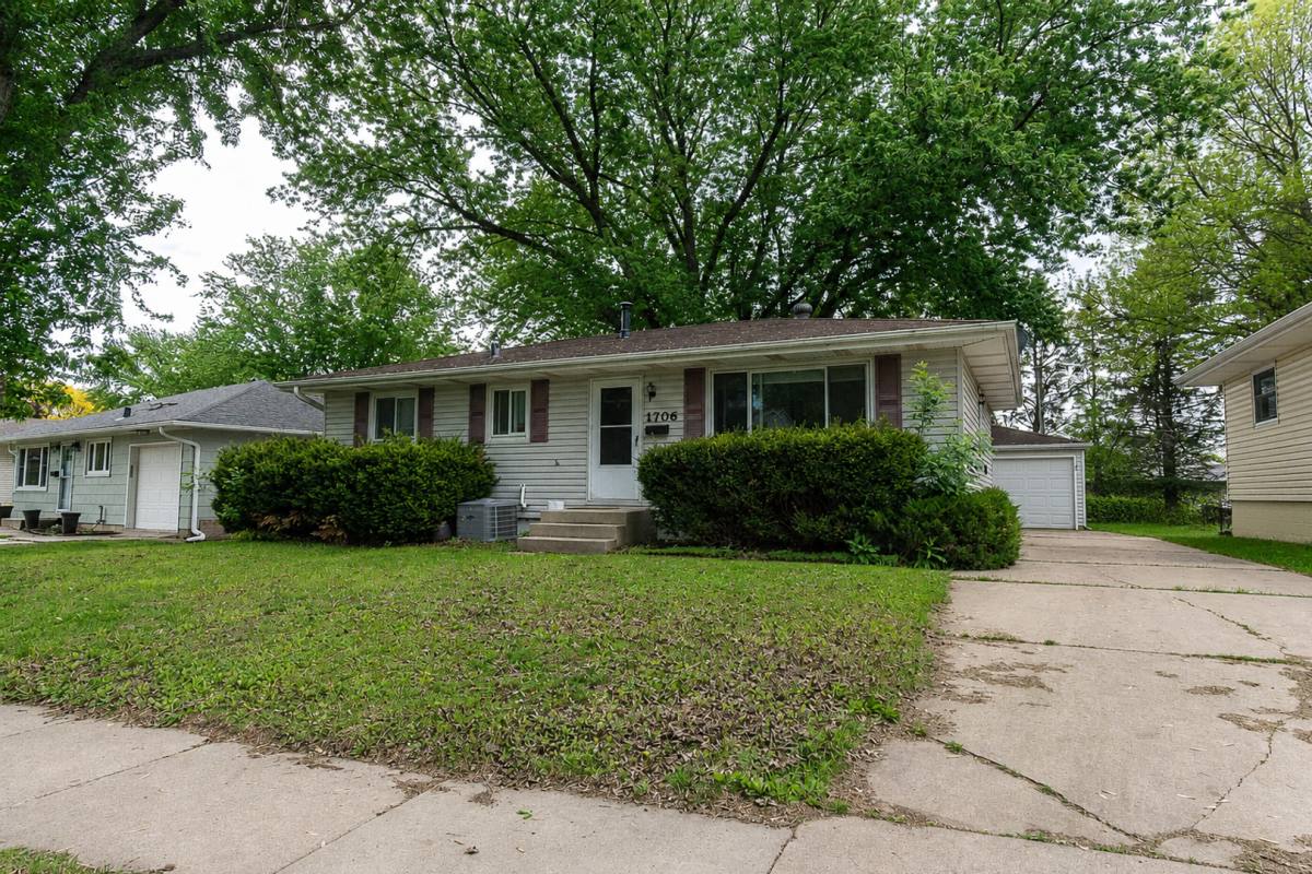 House for rent at 1706 34th St NW, Rochester, MN 55901