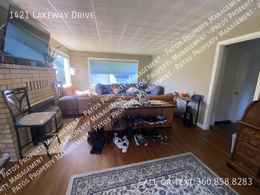 House for rent at 1421 Lakeway Dr, Bellingham, WA 98229
