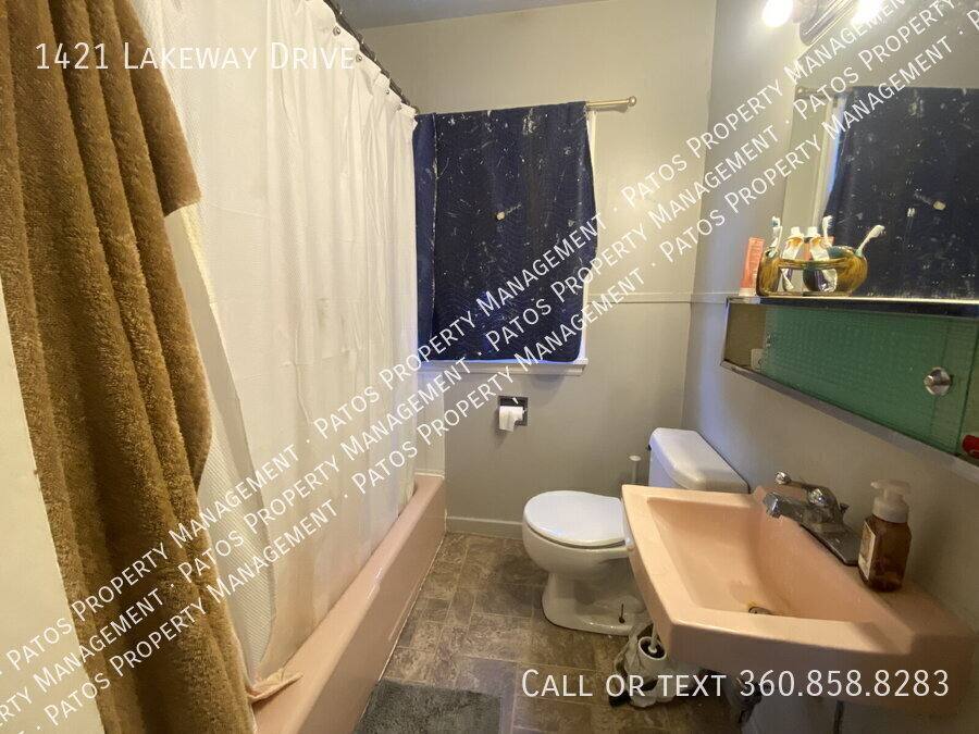 House for rent at 1421 Lakeway Dr, Bellingham, WA 98229