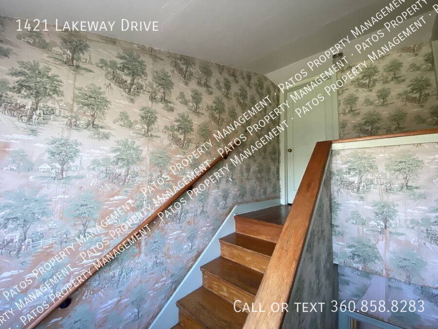 House for rent at 1421 Lakeway Dr, Bellingham, WA 98229