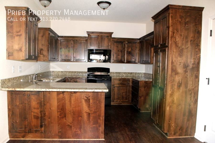 Townhouse for rent at 21942 W 125th Place #BLDG 10, Olathe, KS 66061