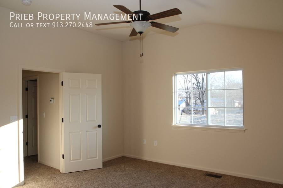Townhouse for rent at 21942 W 125th Place #BLDG 10, Olathe, KS 66061