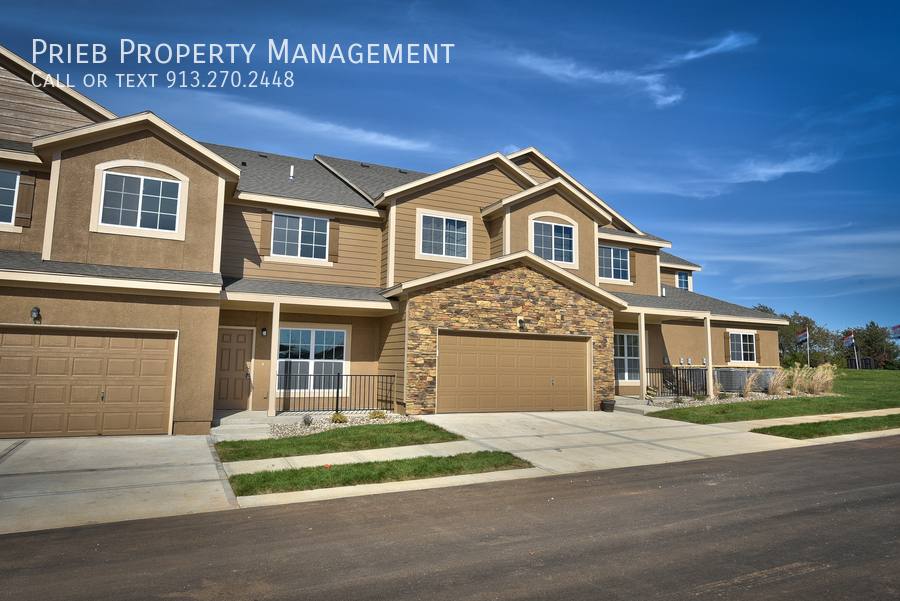 Townhouse for rent at 21942 W 125th Place #BLDG 10, Olathe, KS 66061
