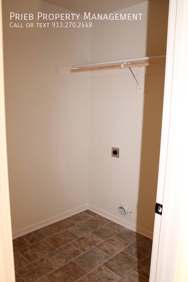 Townhouse for rent at 21942 W 125th Place #BLDG 10, Olathe, KS 66061