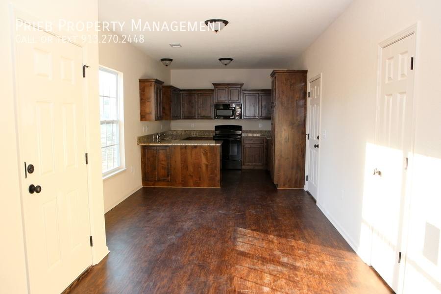 Townhouse for rent at 21942 W 125th Place #BLDG 10, Olathe, KS 66061