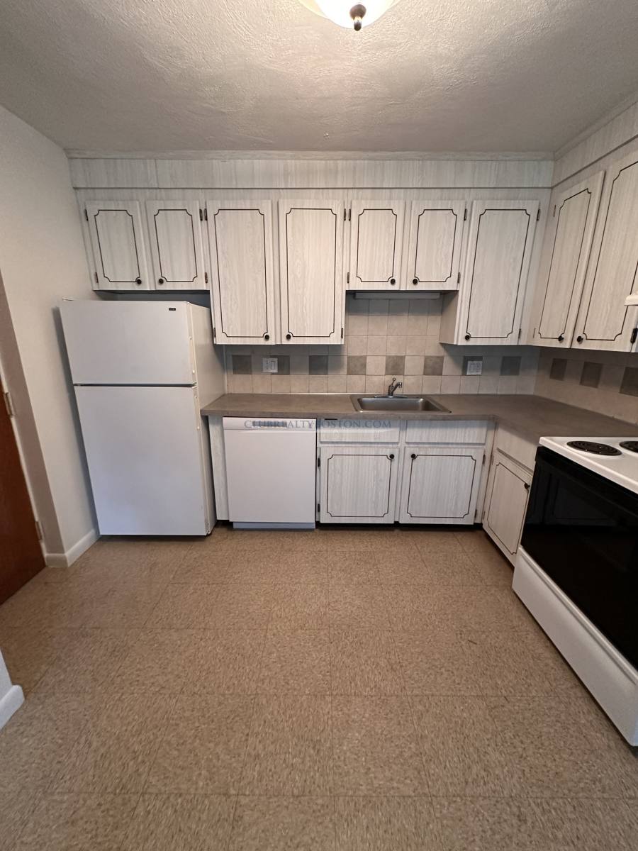 Apartment for rent at 181 Lexington St #20, Auburndale, MA 02466