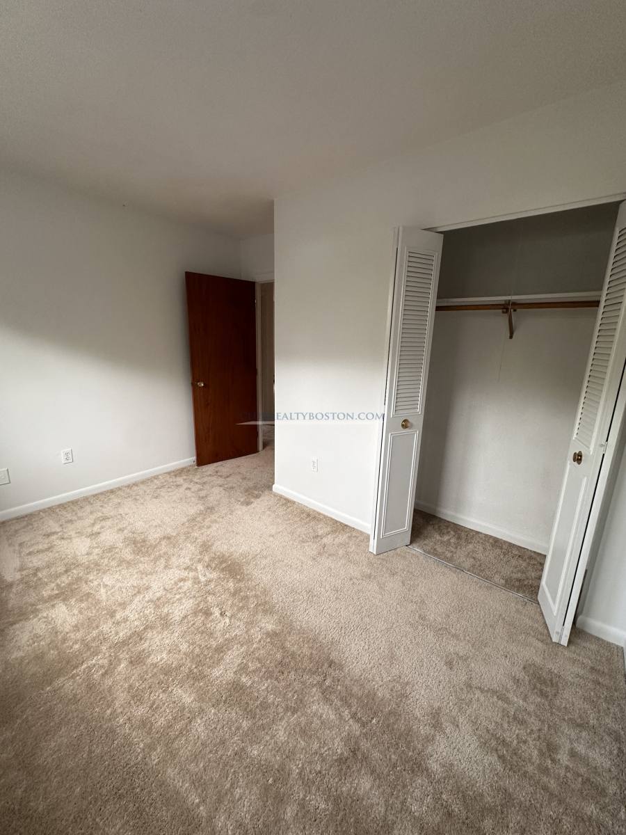 Apartment for rent at 181 Lexington St #20, Auburndale, MA 02466