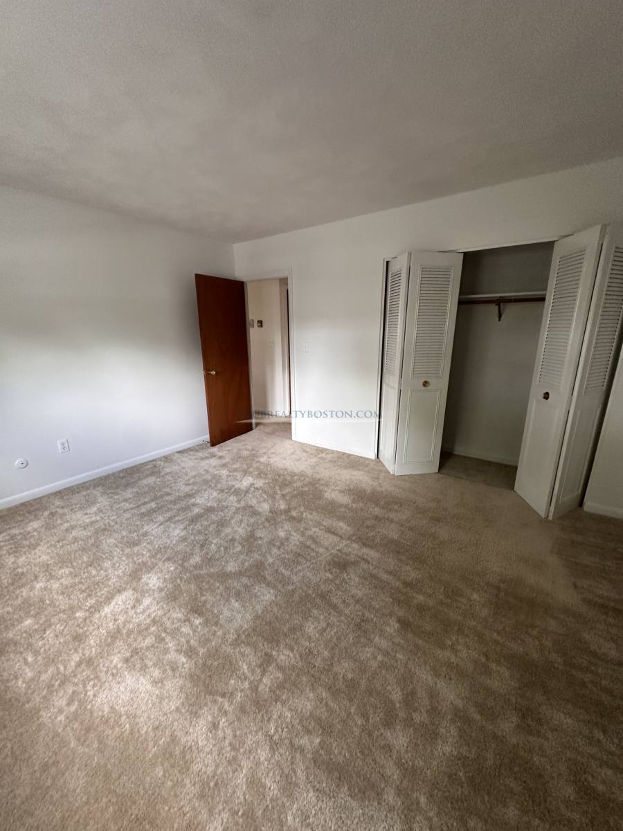 Apartment for rent at 181 Lexington St #20, Auburndale, MA 02466