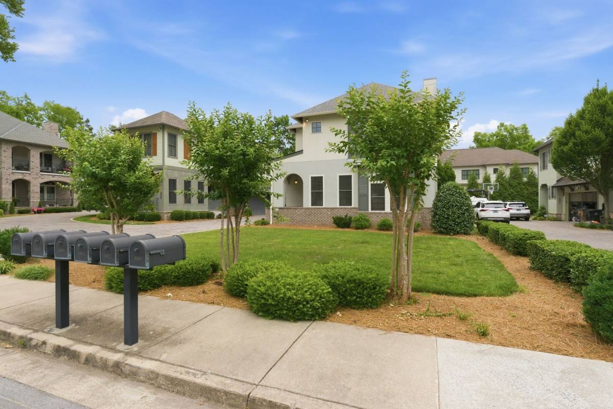 House for rent at 404 Woodmont Hall Place, Nashville, TN 37205