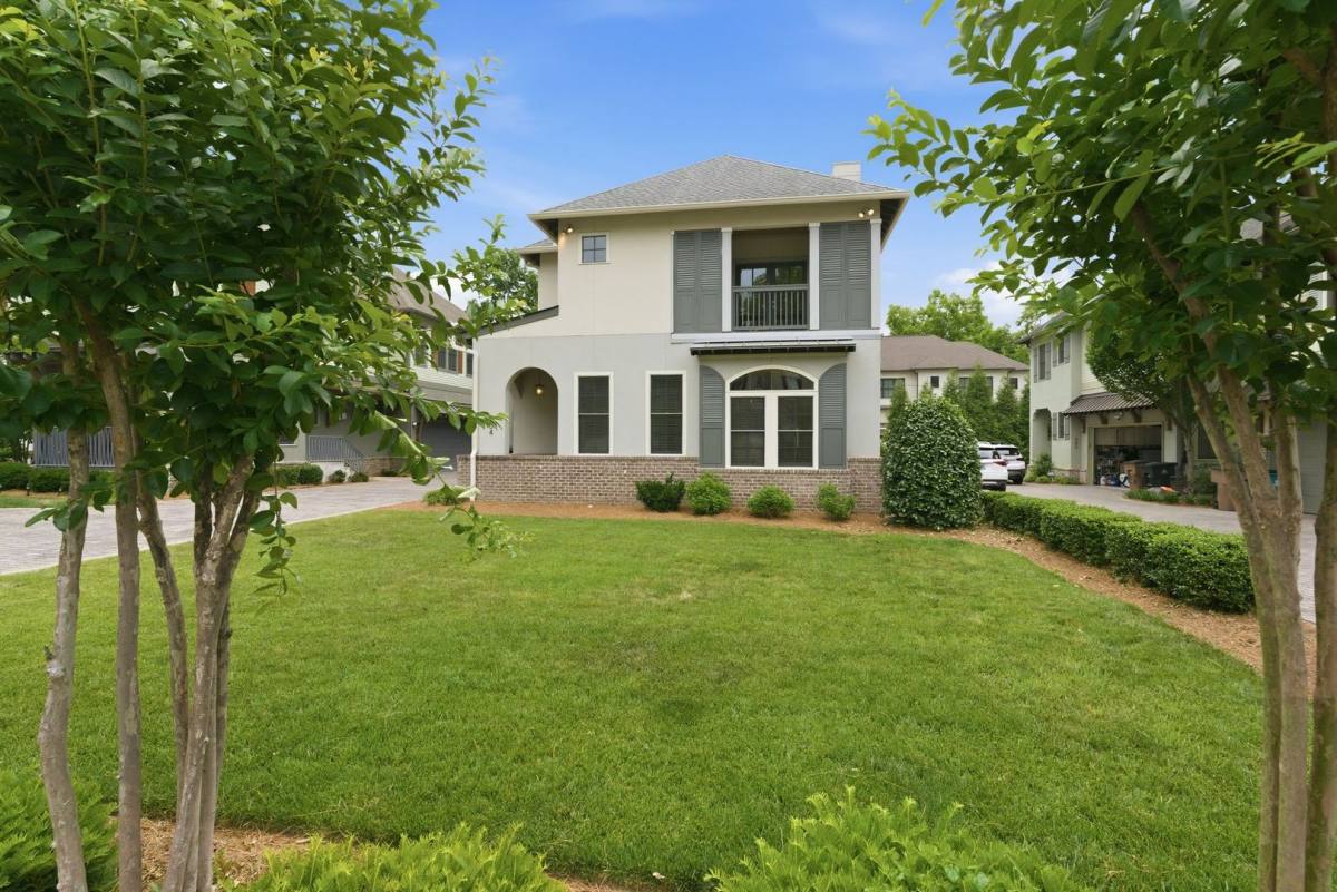 House for rent at 404 Woodmont Hall Place, Nashville, TN 37205