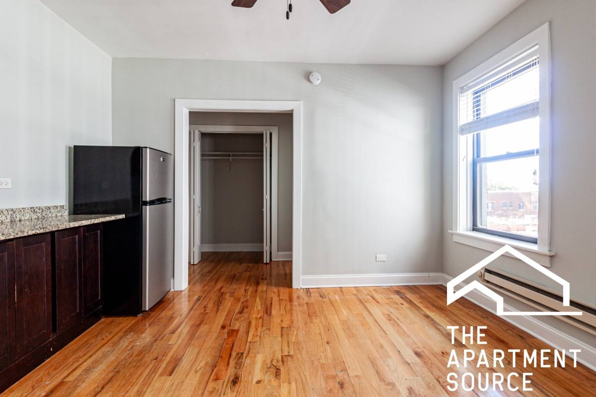 Apartment for rent at 612 W Patterson Ave, Chicago, IL 60657