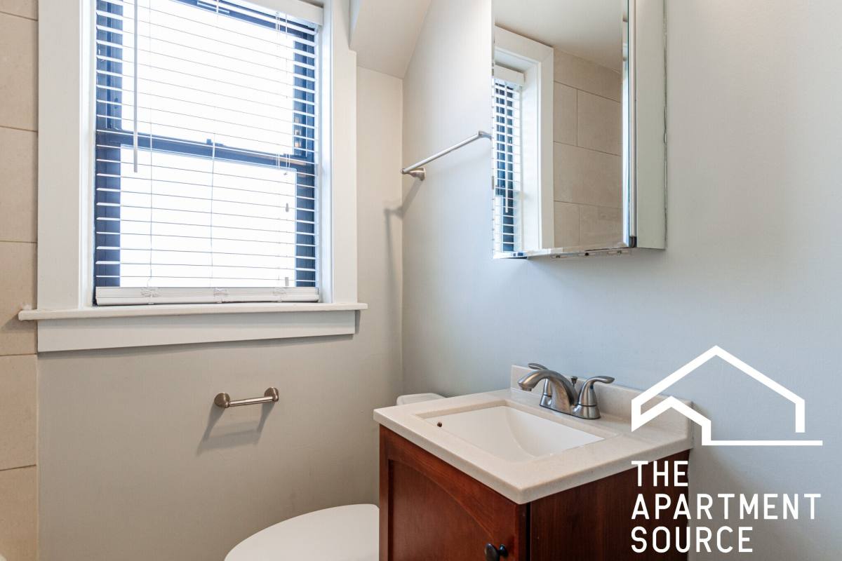 Apartment for rent at 612 W Patterson Ave, Chicago, IL 60657