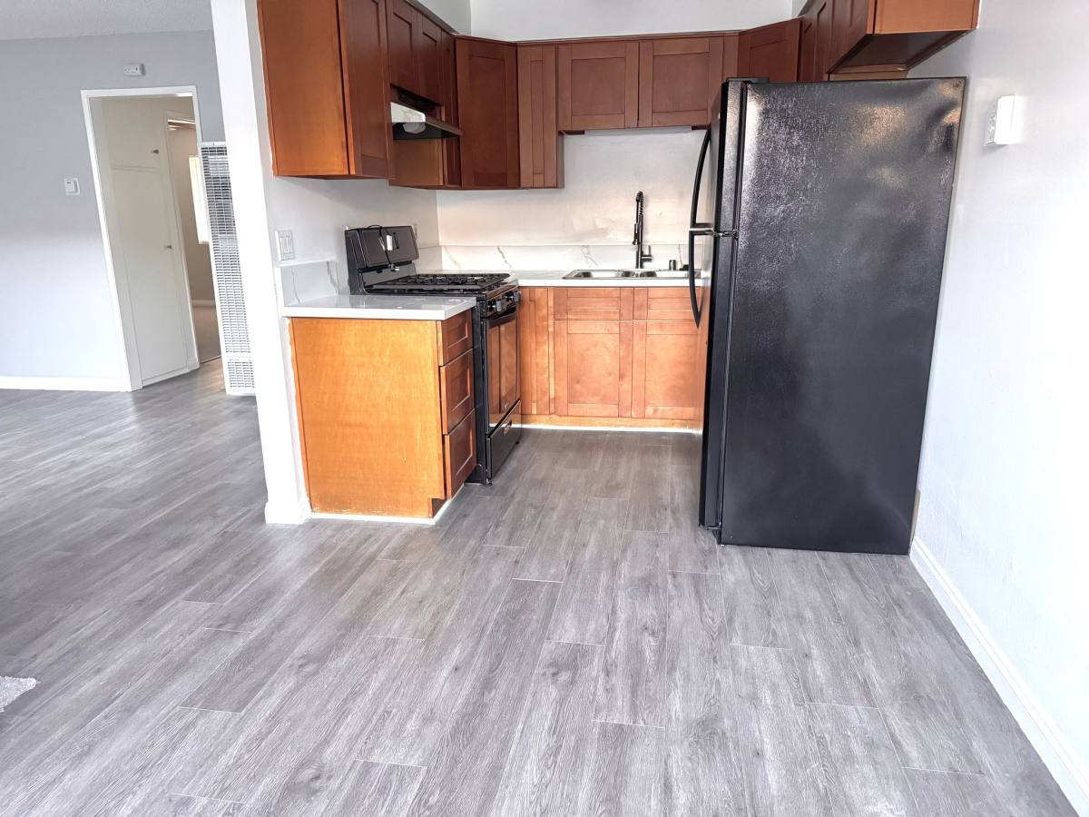 Apartment for rent at 317 E Hazel St #C, Inglewood, CA 90302