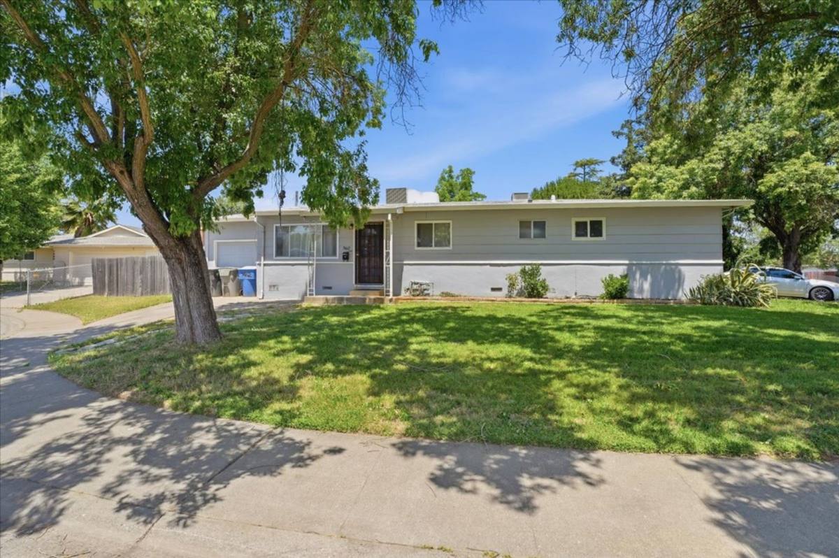 Townhouse for rent at 7458 7462 21st St, Sacramento, CA 95822