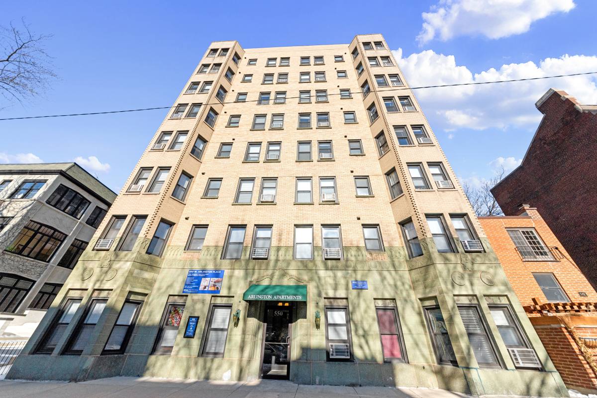 Apartment for rent at 550 W Arlington Place #606, Chicago, IL 60614