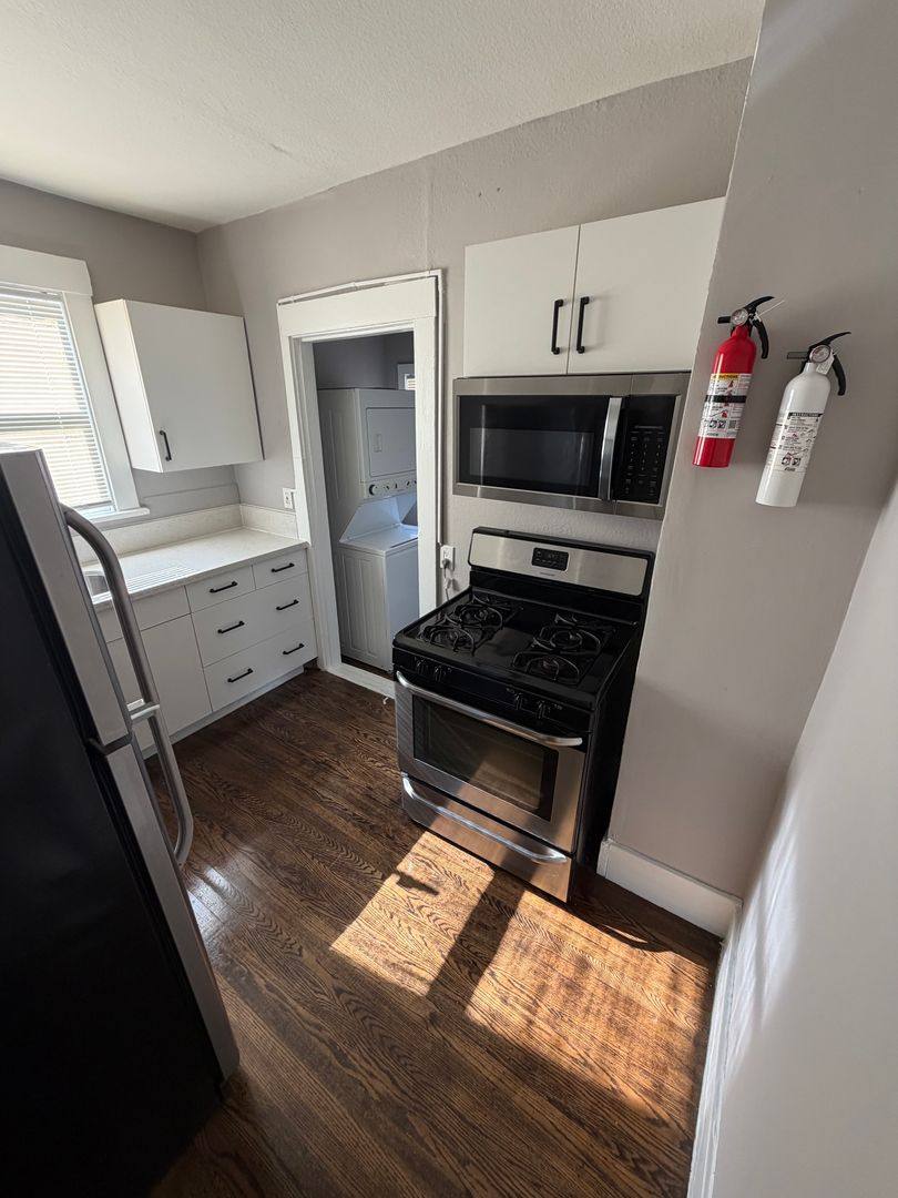 Apartment for rent at 856-860 32nd St, Emeryville, CA 94608