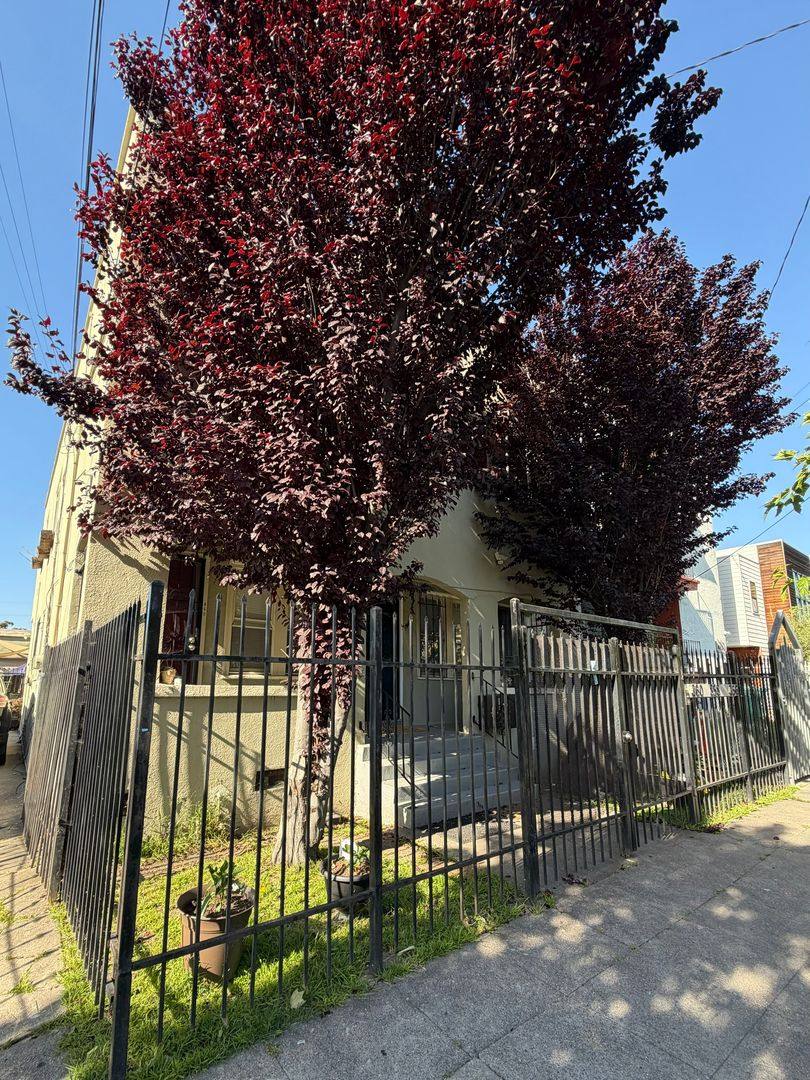 Apartment for rent at 856-860 32nd St, Emeryville, CA 94608