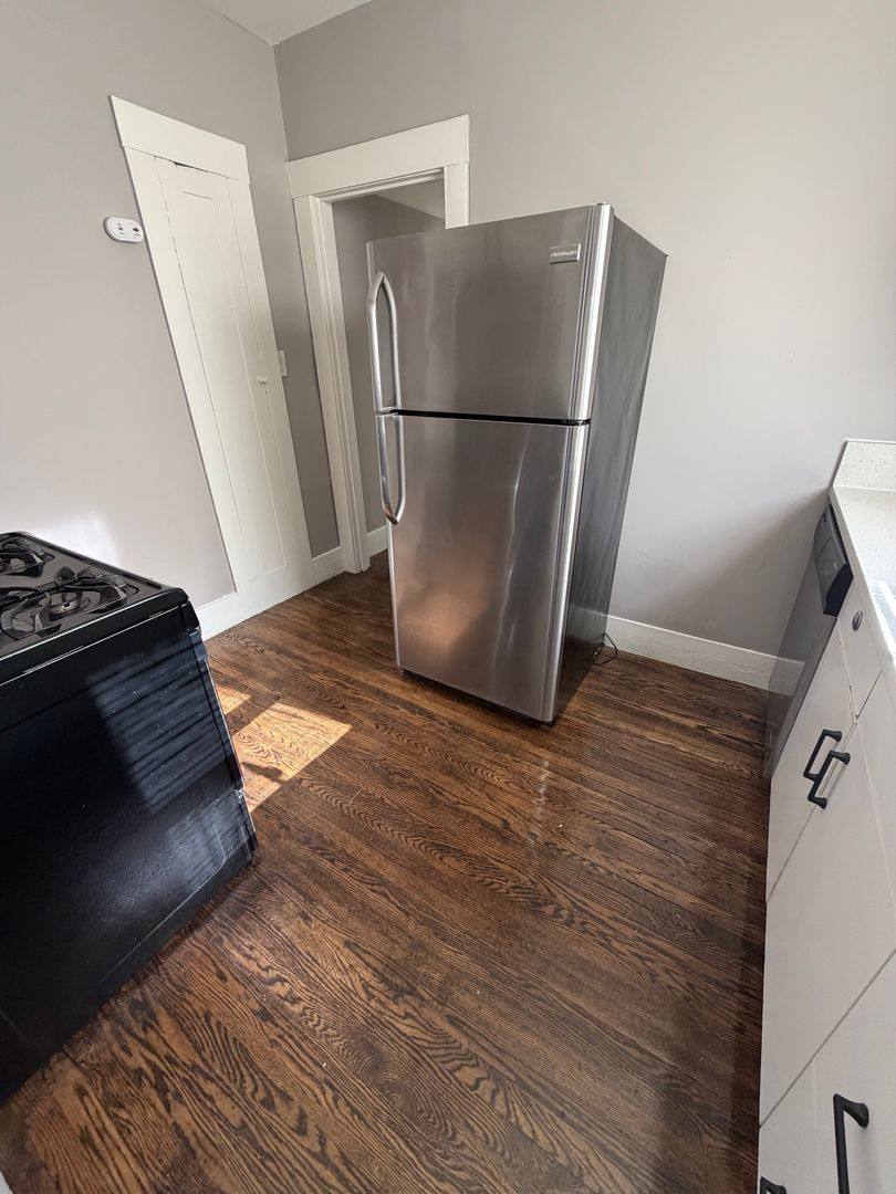Apartment for rent at 856-860 32nd St, Emeryville, CA 94608