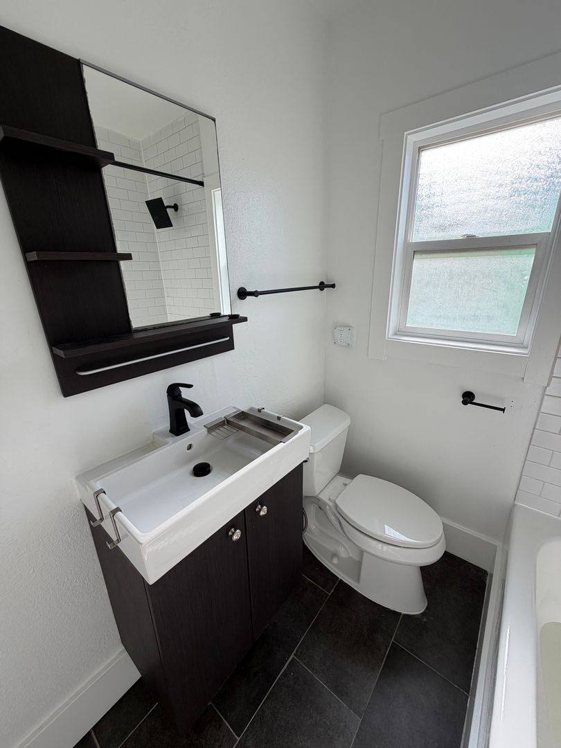 Apartment for rent at 856-860 32nd St, Emeryville, CA 94608