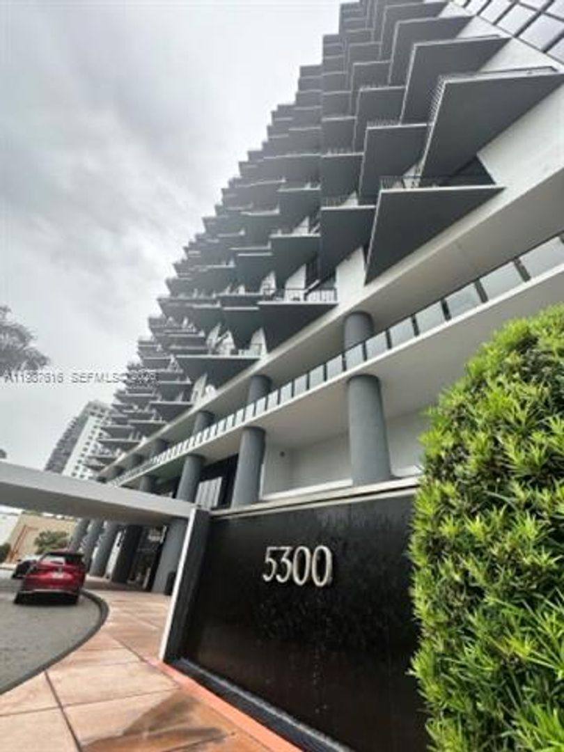 Apartment for rent at 5300 NW 85th Ave, Miami, FL 33166