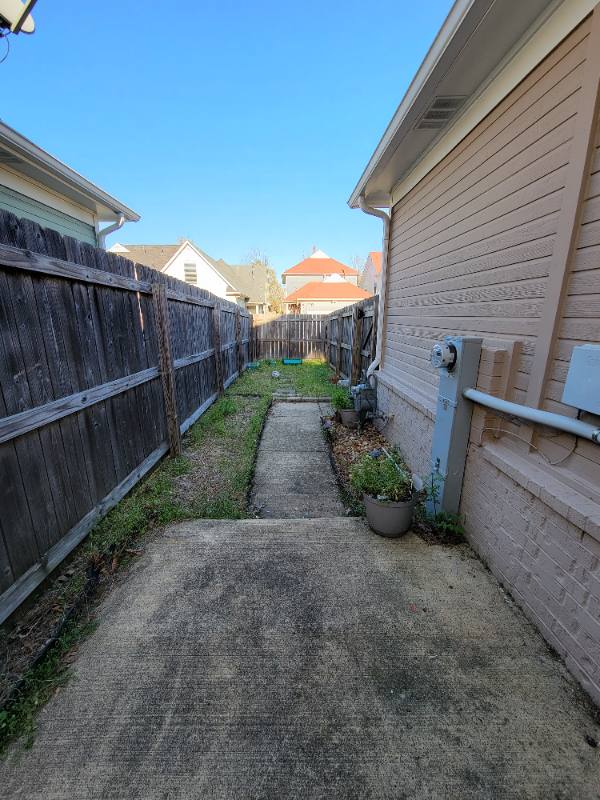 House for rent at 1404 Island Place E, Memphis, TN 38103