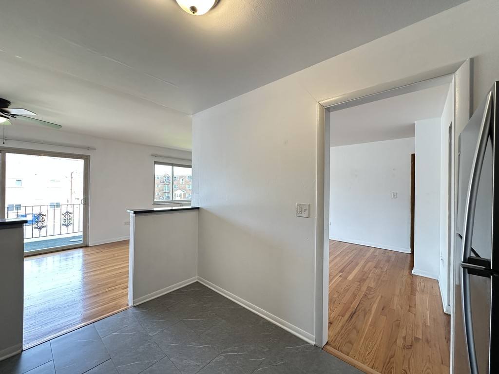Apartment for rent at 1651 653 Oakwood #CA9, Des Plaines, IL 60016