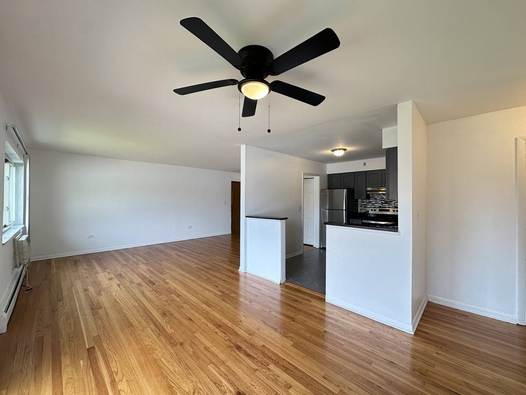 Apartment for rent at 1651 653 Oakwood #CA9, Des Plaines, IL 60016
