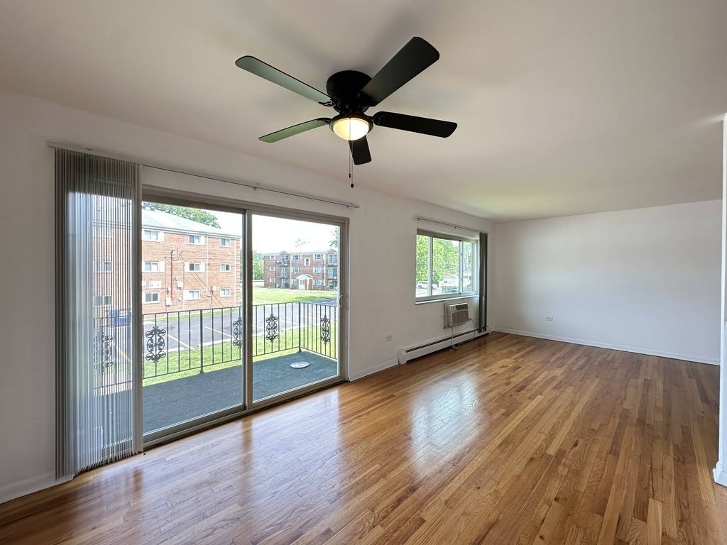 Apartment for rent at 1651 653 Oakwood #CA9, Des Plaines, IL 60016