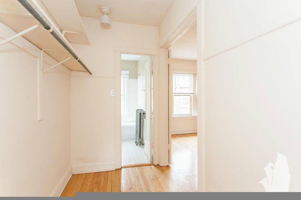 Apartment for rent at 2100 W Ainslie St #E1, Chicago, IL 60625