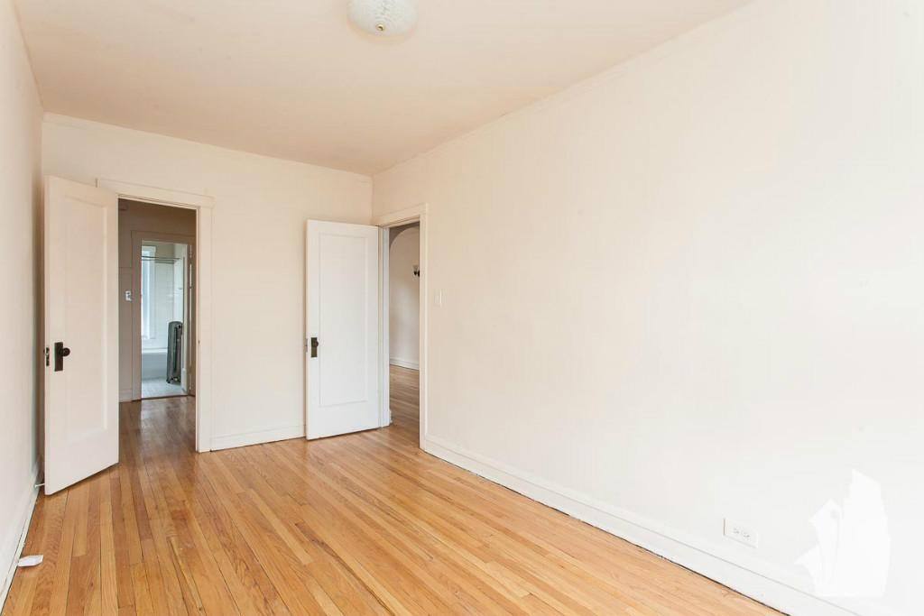 Apartment for rent at 2100 W Ainslie St #E1, Chicago, IL 60625