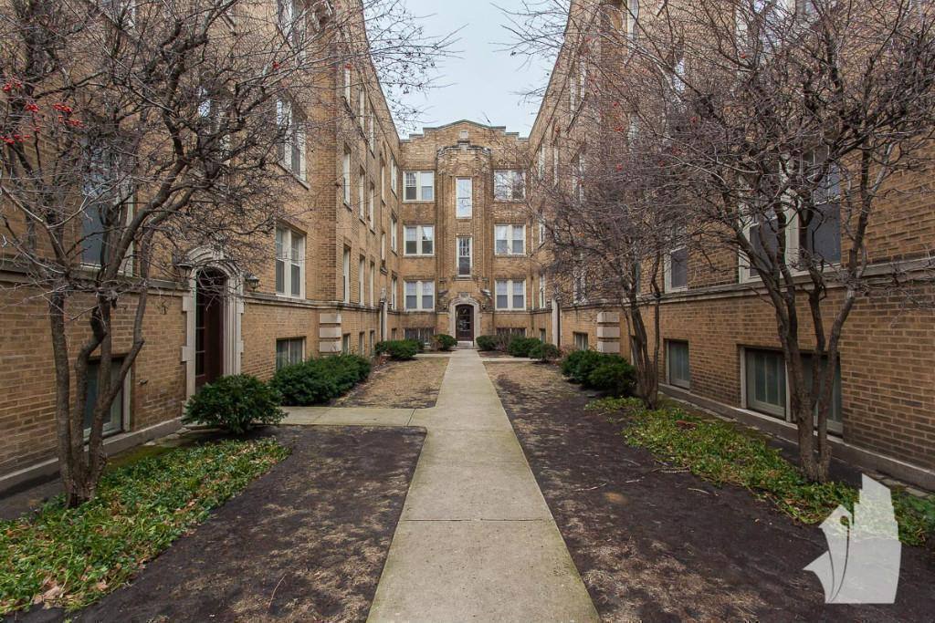 Apartment for rent at 2100 W Ainslie St #E1, Chicago, IL 60625