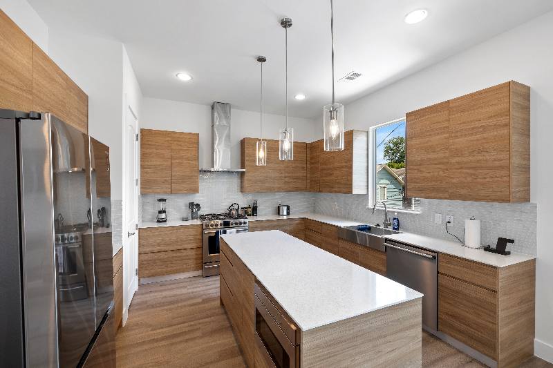 Townhouse for rent at 639 W 16th St, Houston, TX 77008