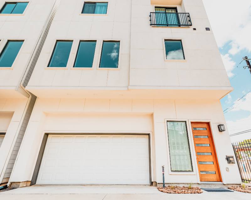 Townhouse for rent at 639 W 16th St, Houston, TX 77008