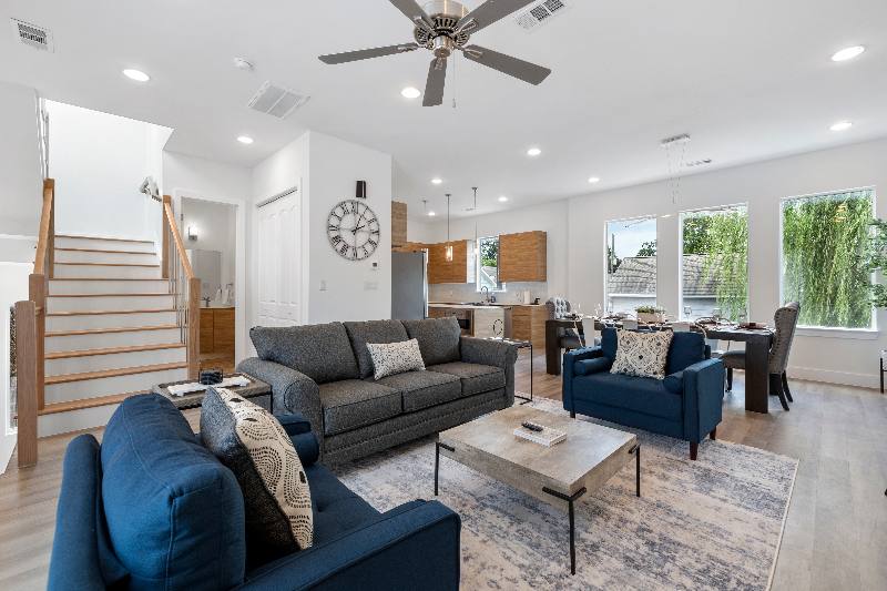Townhouse for rent at 639 W 16th St, Houston, TX 77008