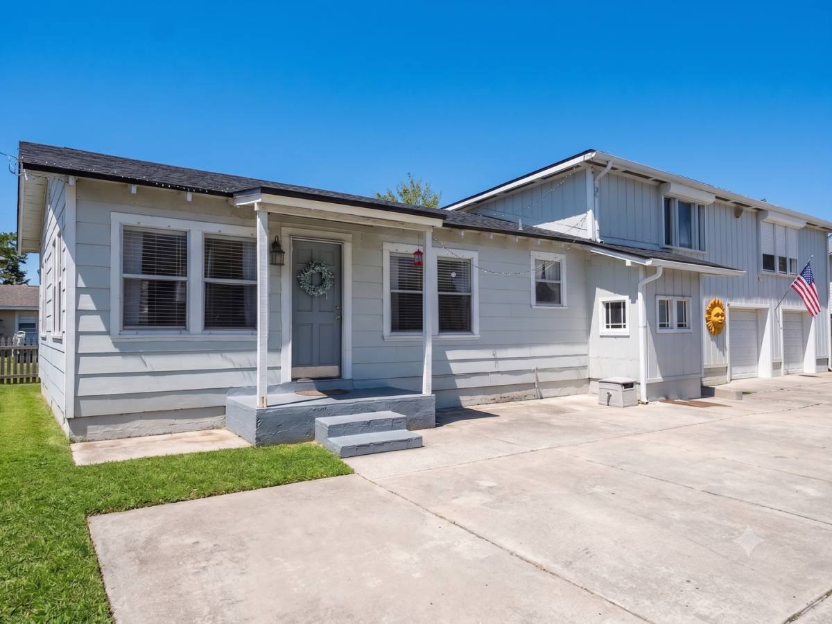 House for rent at 403 St Augustine Blvd, Jacksonville Beach, FL 32250