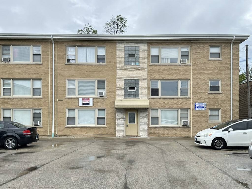 Apartment for rent at 76305 N Milwaukee, Niles, IL 60714