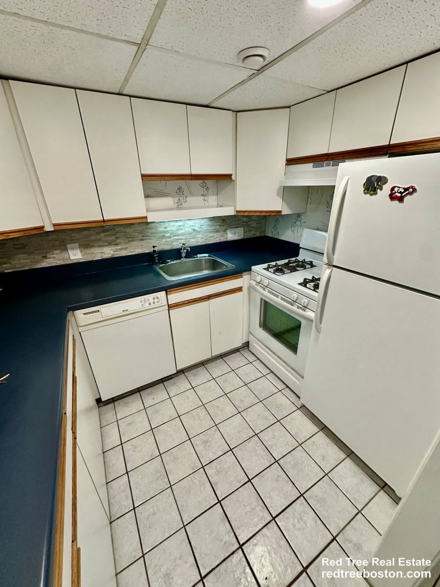 Apartment for rent at 44 Broadlawn Park #22A, Chestnut Hill, MA 02467