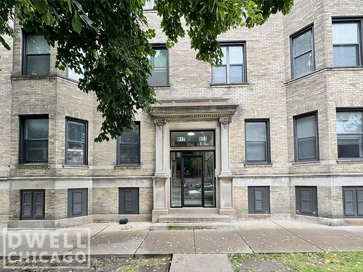 Apartment for rent at 915 W Waveland, Chicago, IL 60613