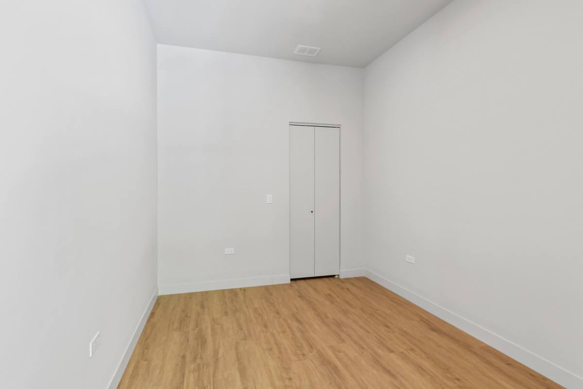 Apartment for rent at 1550 W Monroe St #204, Chicago, IL 60607
