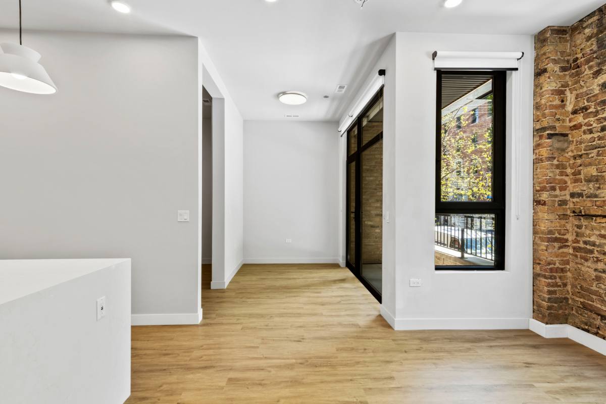 Apartment for rent at 1550 W Monroe St #204, Chicago, IL 60607