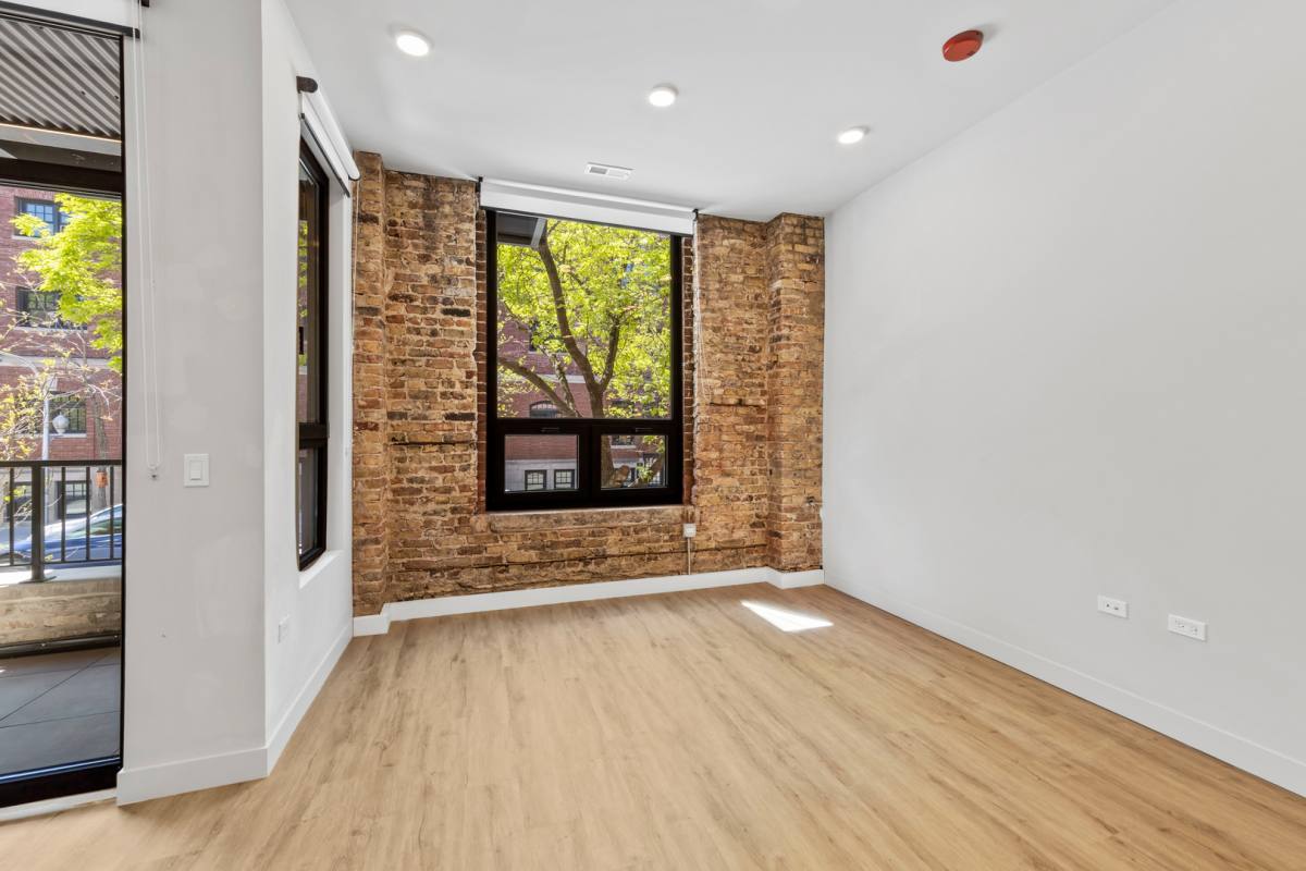 Apartment for rent at 1550 W Monroe St #204, Chicago, IL 60607