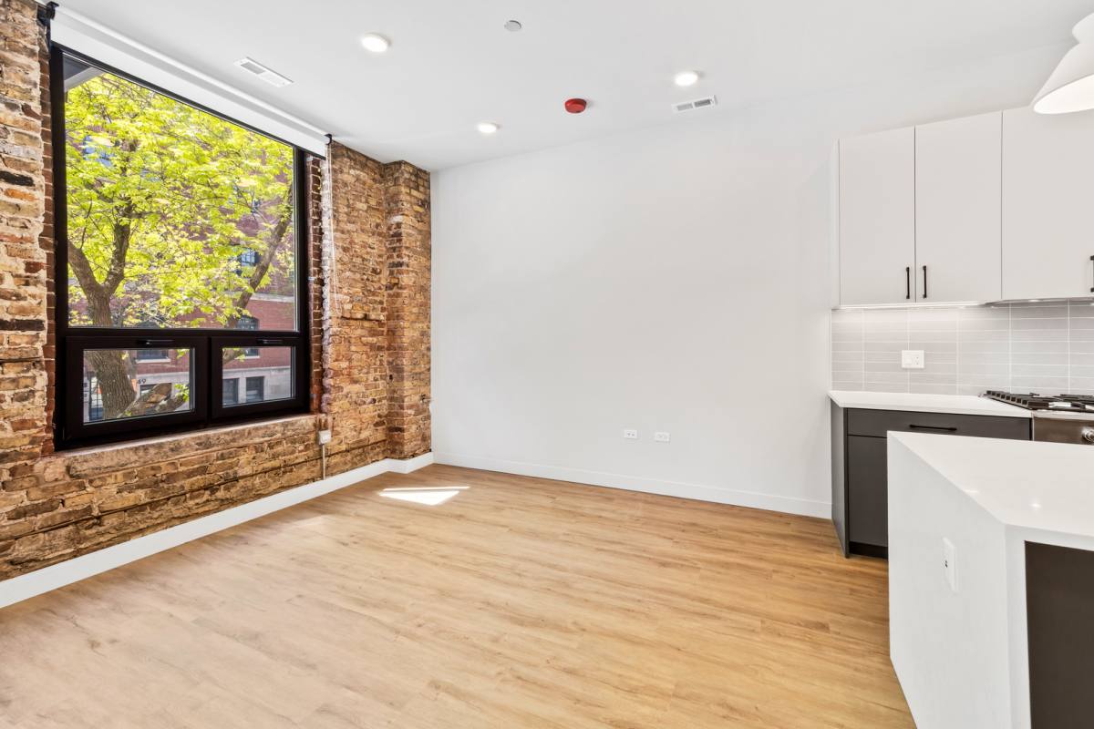 Apartment for rent at 1550 W Monroe St #204, Chicago, IL 60607
